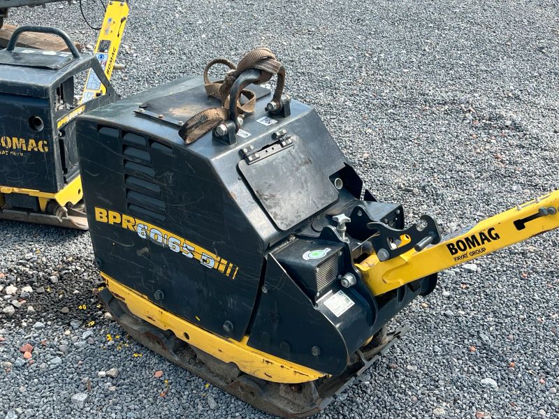 Rüttelplatte 500 Kg mieten mit Vor- und Rücklauf - Wall Baumaschinen