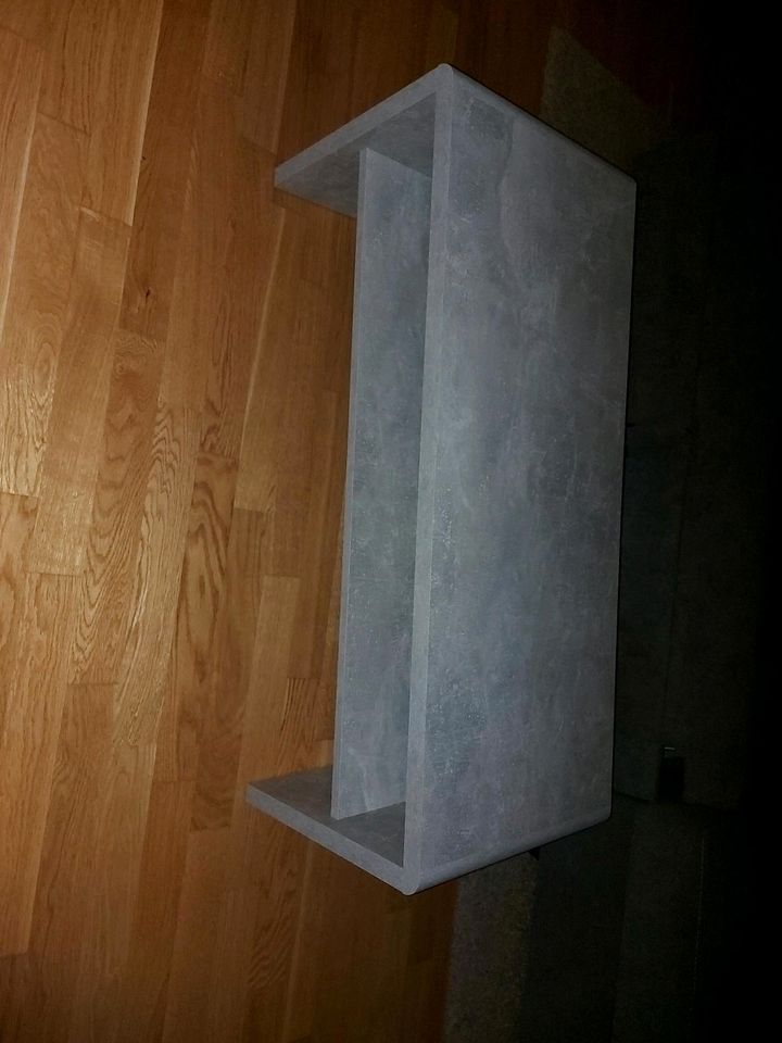 Schlafsofa / Funktionsecke grau mit Tisch und Teppich in Trogen