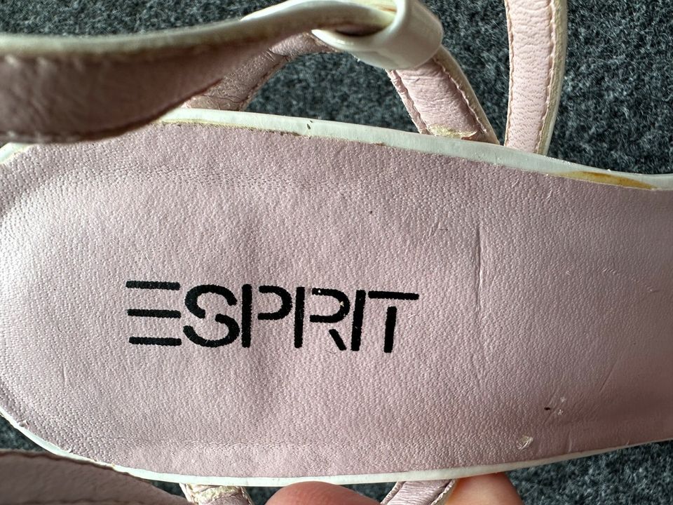 Sandalen mit riemschen von Esprit wie neu in Kenzingen