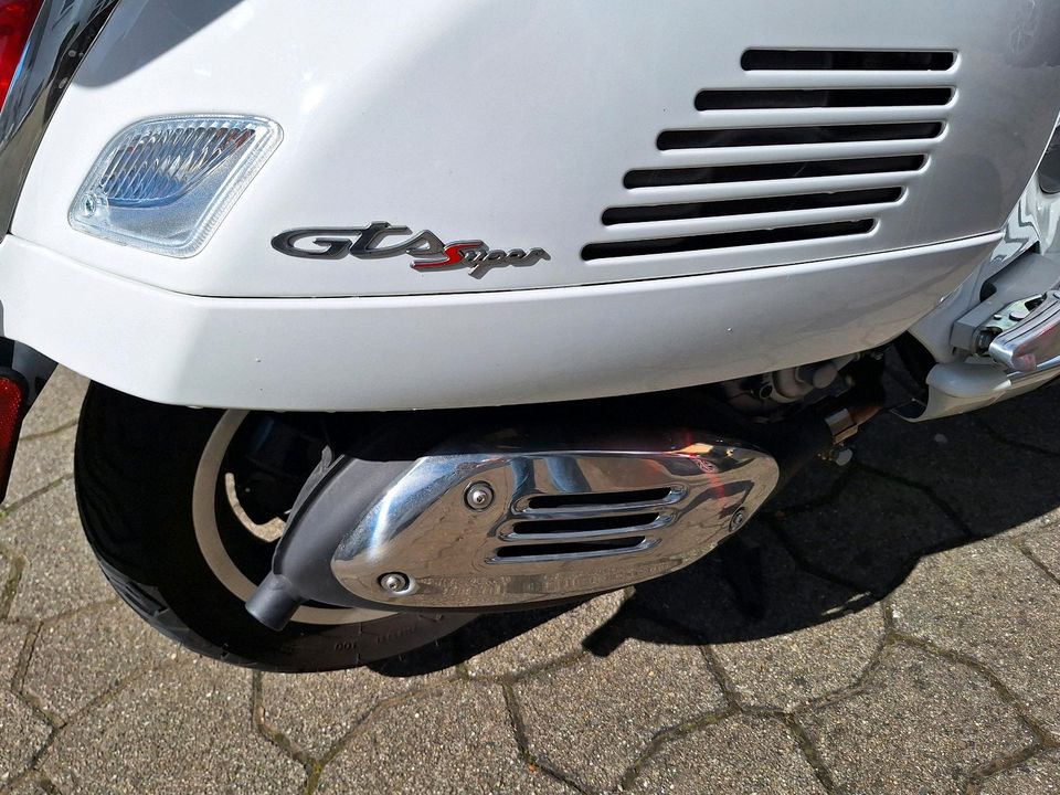 Vespa GTS 300 in Eislingen (Fils)