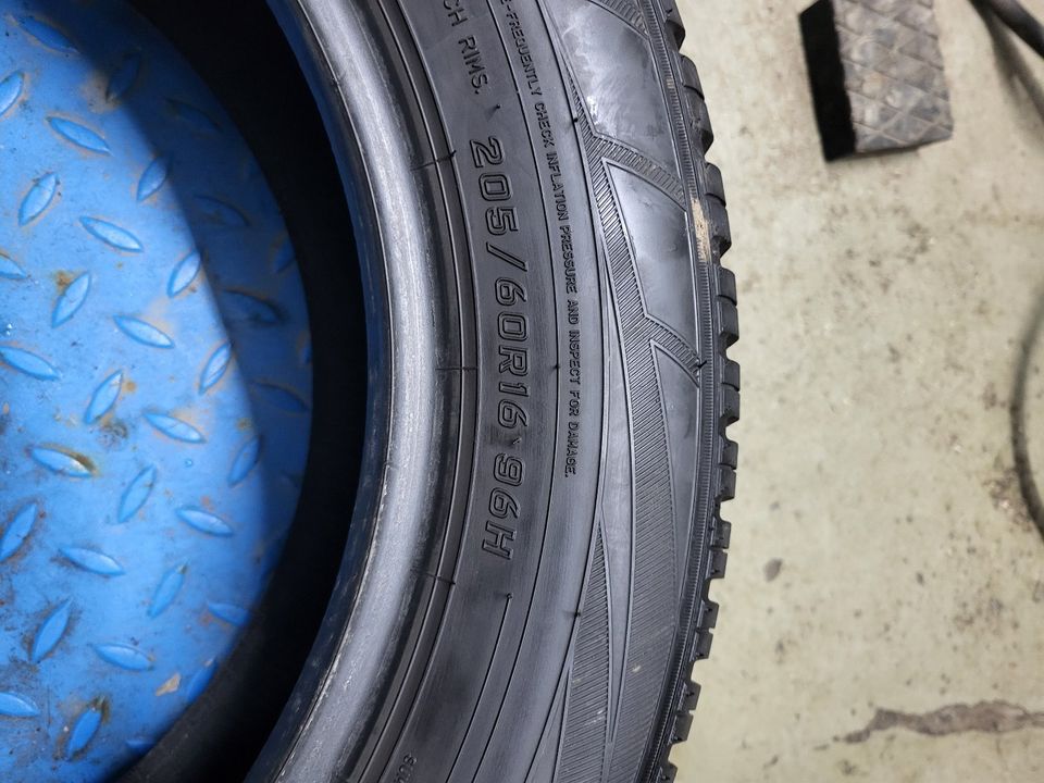 1x 205/60 R16 96H Falken EuroWinter HS 01,DOT 3221 mit 7,5 mm in Mintraching