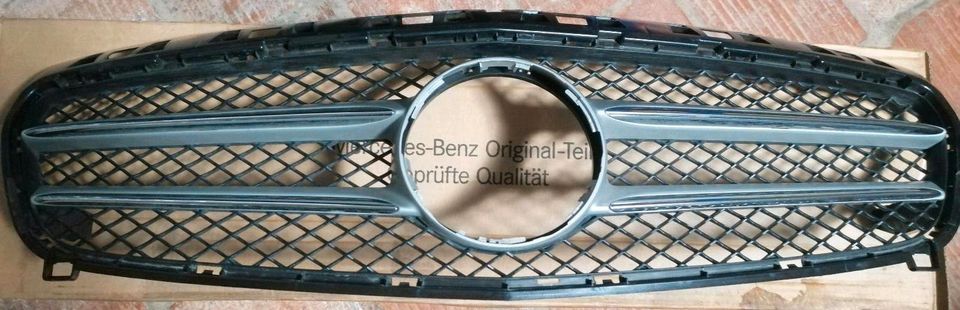 original Mercedes-Benz A176 Kühlergrill A1768880260 A176 888 0260 in Ebersbach an der Fils