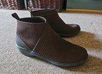 Clarks leichte Stoff-Stiefelette, Weinrot, Größe 37,5 Dresden - Striesen-Süd Vorschau