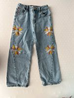 Mädchen Zara Jeans mit Blumen, Gr. 134 Bayern - Puchheim Vorschau