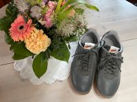 Nike Sneaker 38 Leder graugrün braun weiß NEU Nordrhein-Westfalen - Hürth Vorschau