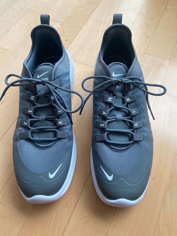 Fast neu: Nike Air Max Sneakers, grau, Größe 45 in Bad Homburg