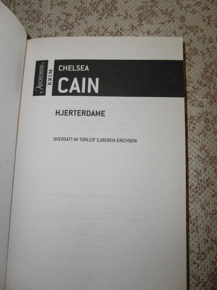 Chelsea Cain - Hjerterdame - Krimi auf Norwegisch - Roman in Karlsruhe