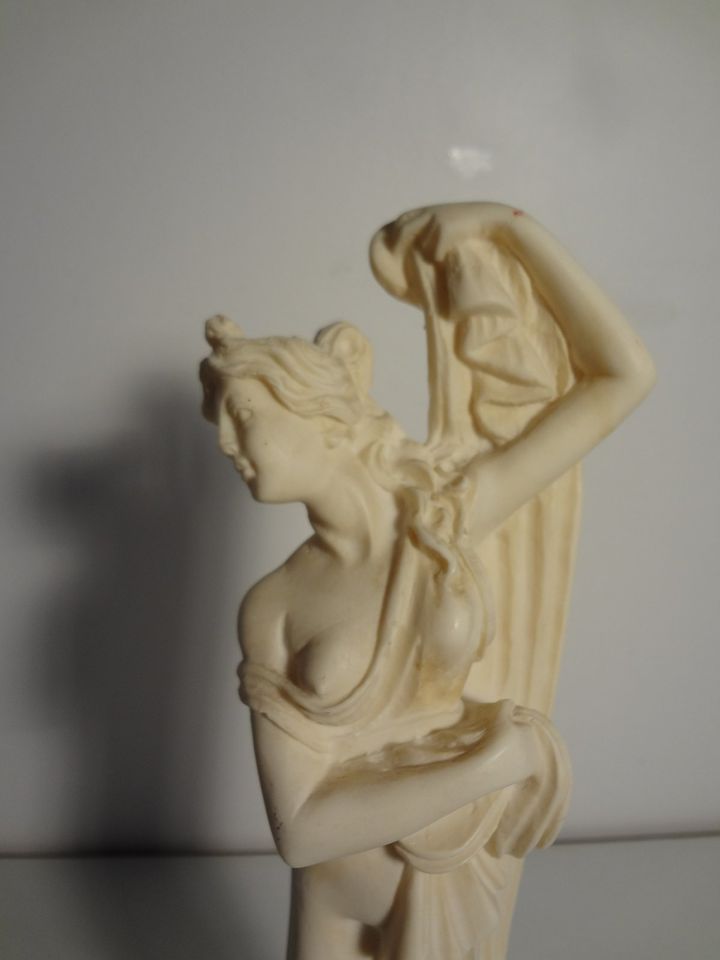 Herrliche große Frauenfigur antike Art „Venus oder Aphrodite“ in Linden