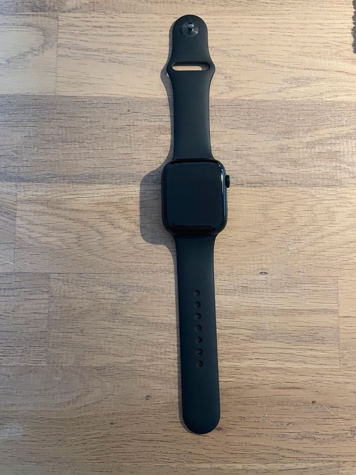 Apple Watch Series 8 GPS + Cellular 45mm in Frankfurt am Main