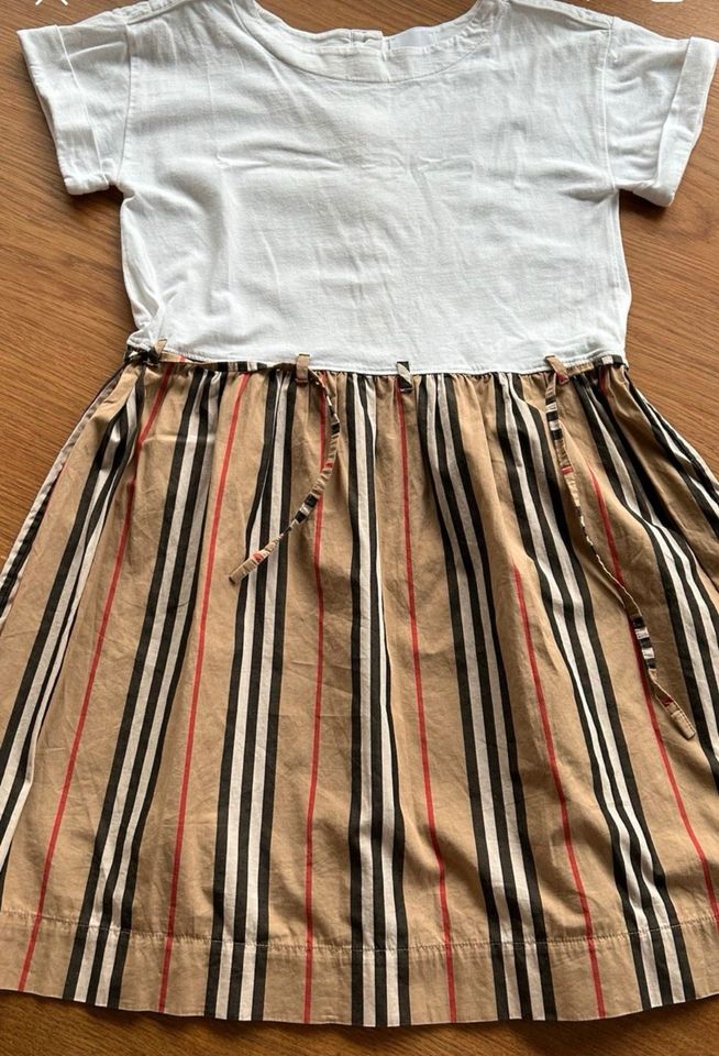 Burberry Kleid Original Gr.140 wie Neu!!! in Hamburg