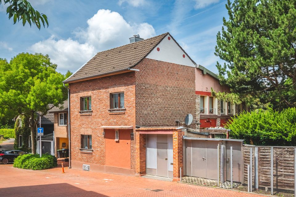 Einfamilienhaus mit zusätzlicher Baulücke und riesigem Grundstück in Morsbach in Würselen