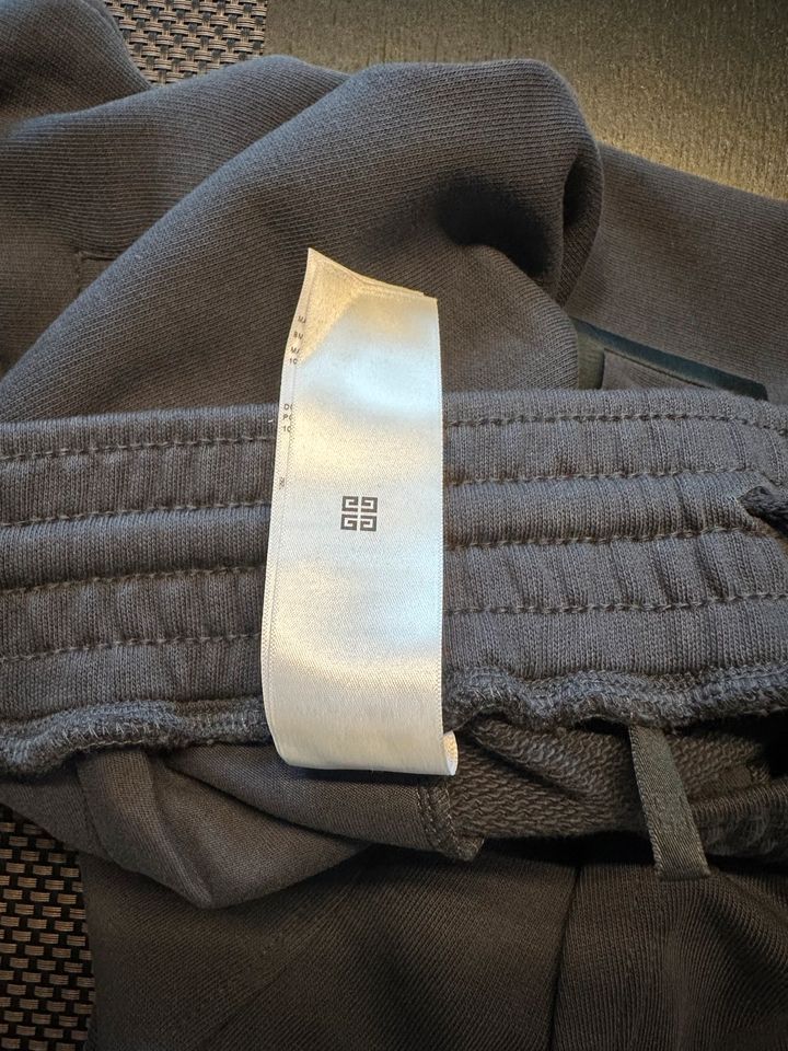 GIVENCHY 4G Bermudas Shorts fleece schwarz XL Paris in Hilden