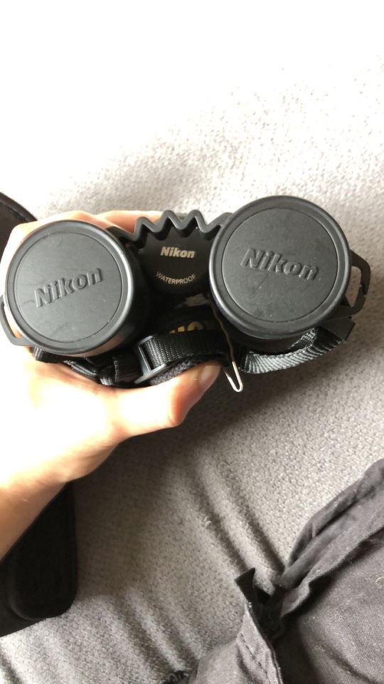 Fernglas von der Marke Nikon mit Tasche in Essen