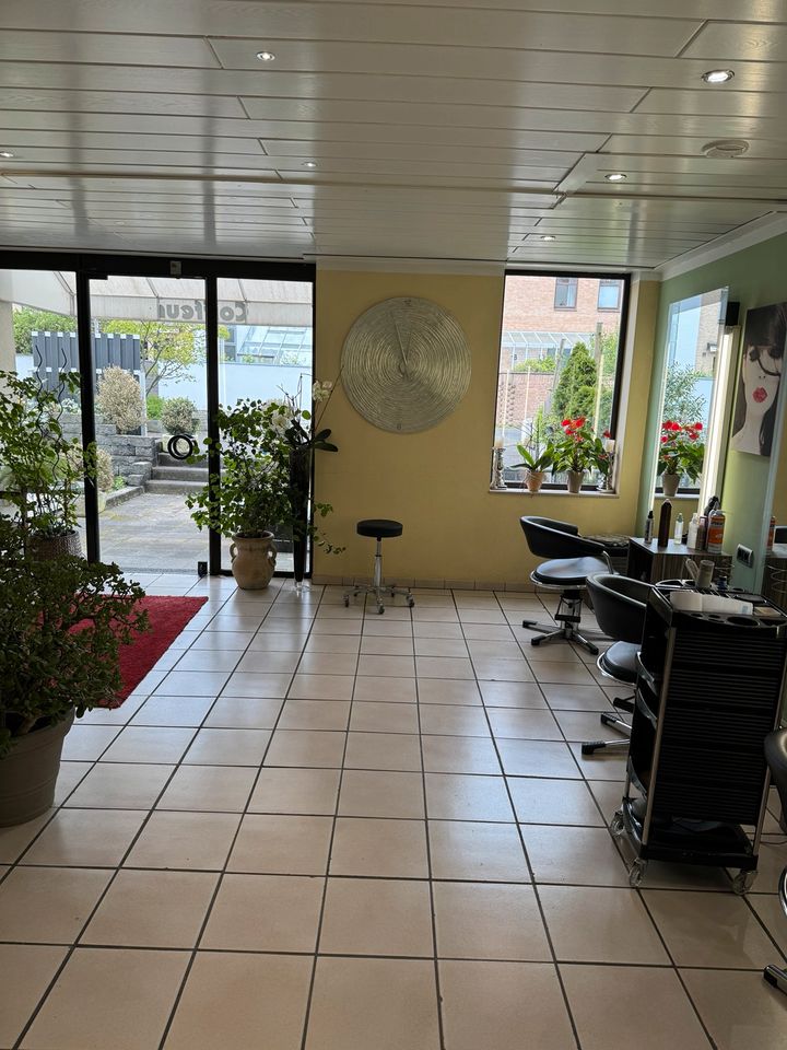 Friseur voll ausgestattet  NetCo. Teilhabe/ Übernahme/Platzmiete in Bad Salzuflen