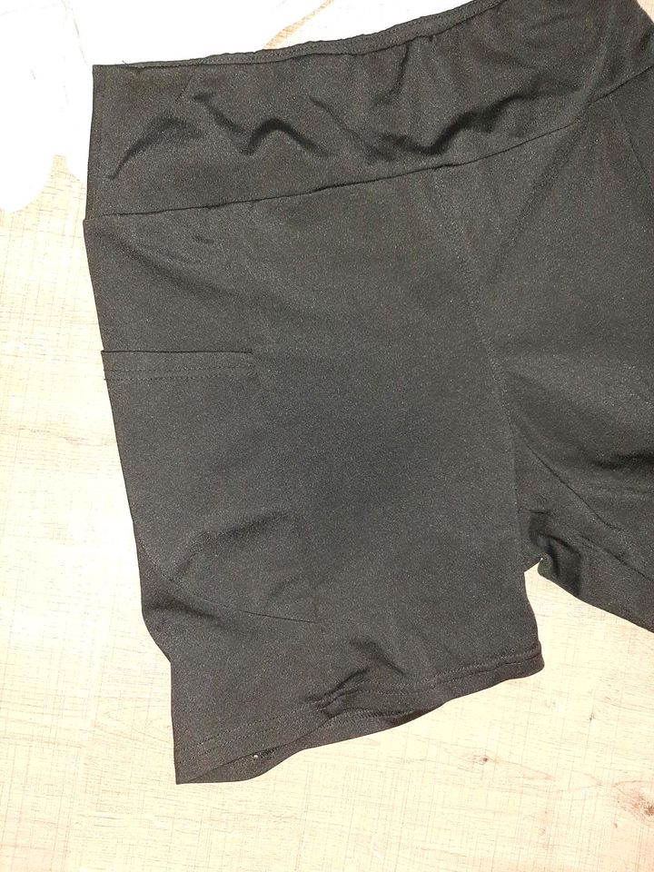 3 kurze Sweat Hosen Gr. S in Rietberg