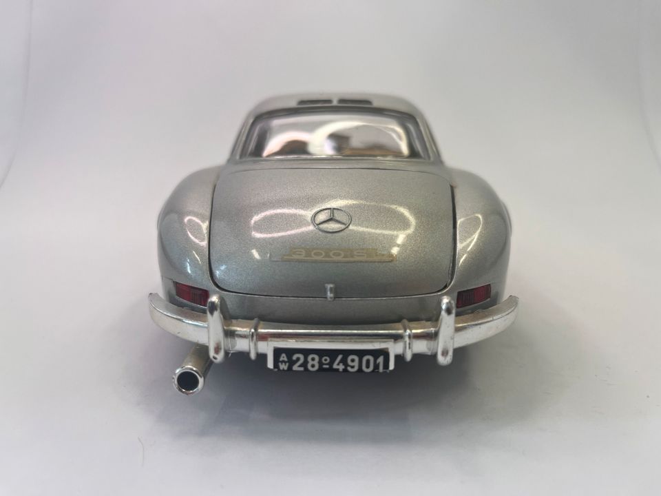 Modellauto Burago Mercedes 300 SL 1:18 Top Zustand! in Neuhausen ob Eck