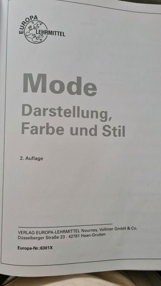 Mode Darstellung, Farbe und Stil Lehrbuch Modedesign Bekleidung in Neuenrade