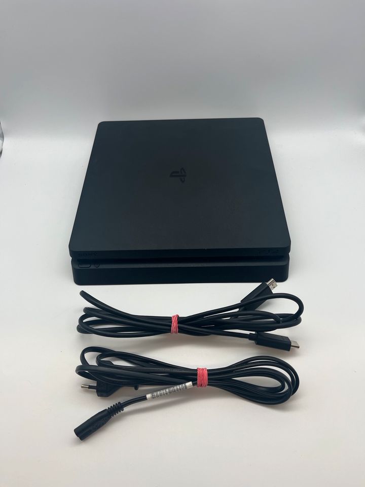 PlayStation 4 / PS4 - Konsole - Slim - schwarz - 1 Jahr Garantie in Reiskirchen