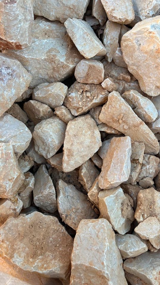 250kg Gabionensteine Splitt YellowSun 60-130mm in Stelle