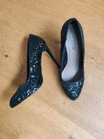 High Heels/ Pumps mit schwarzen Pailletten Gr 40 Baden-Württemberg - Bietigheim-Bissingen Vorschau