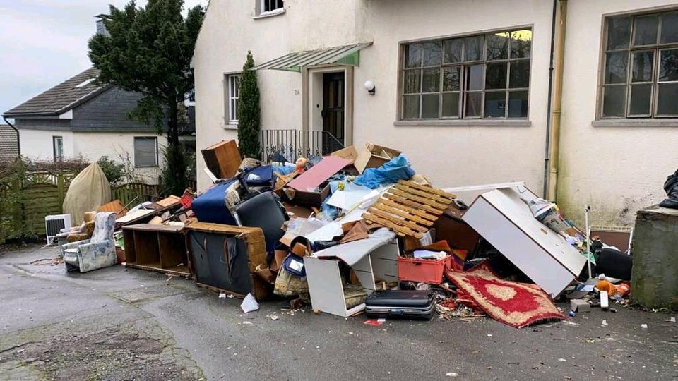 Wir entsorgen Mischabfälle-Sperrmüll-Bauabfälle-Grünschnitt-Holz in Duisburg