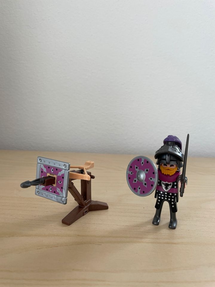 Playmobil Ritter mit Ausrüstung und Armbrust stehend in Hengersberg