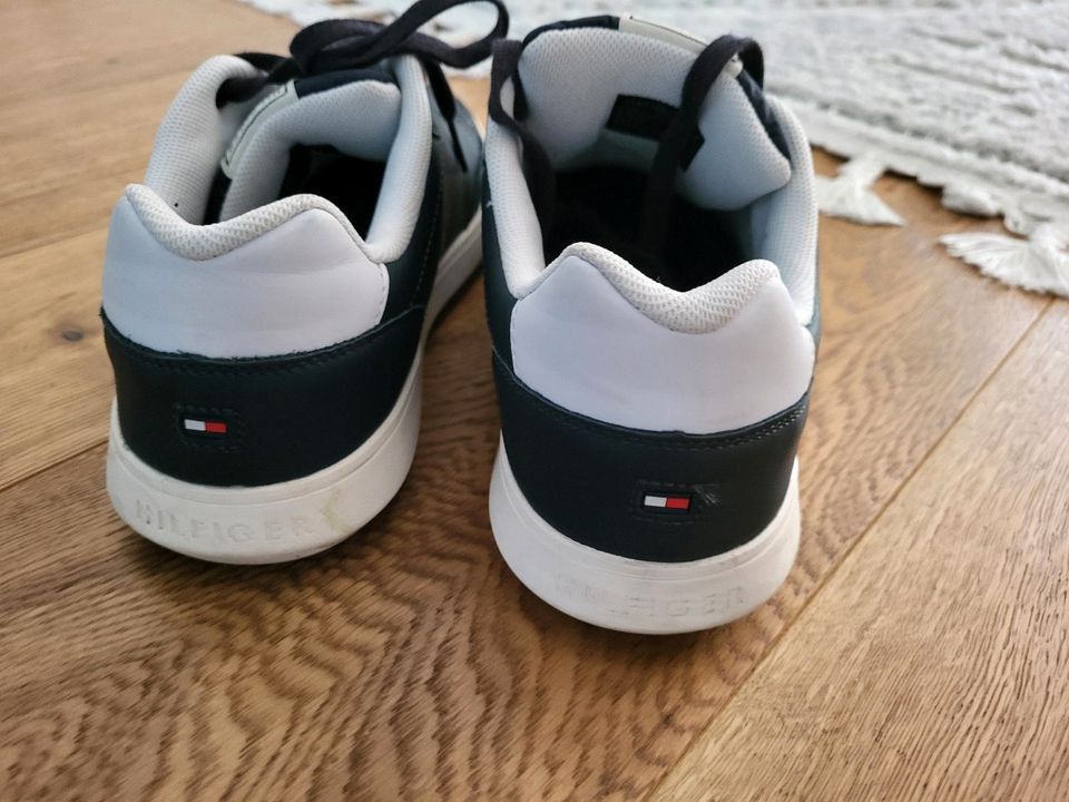 Tommy Hilfiger Jungen Sneaker Schuhe Gr 41 in Essen