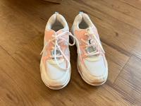 Neue weiß/rosa  Kangaroos Turnschuhe Sachsen - Kamenz Vorschau