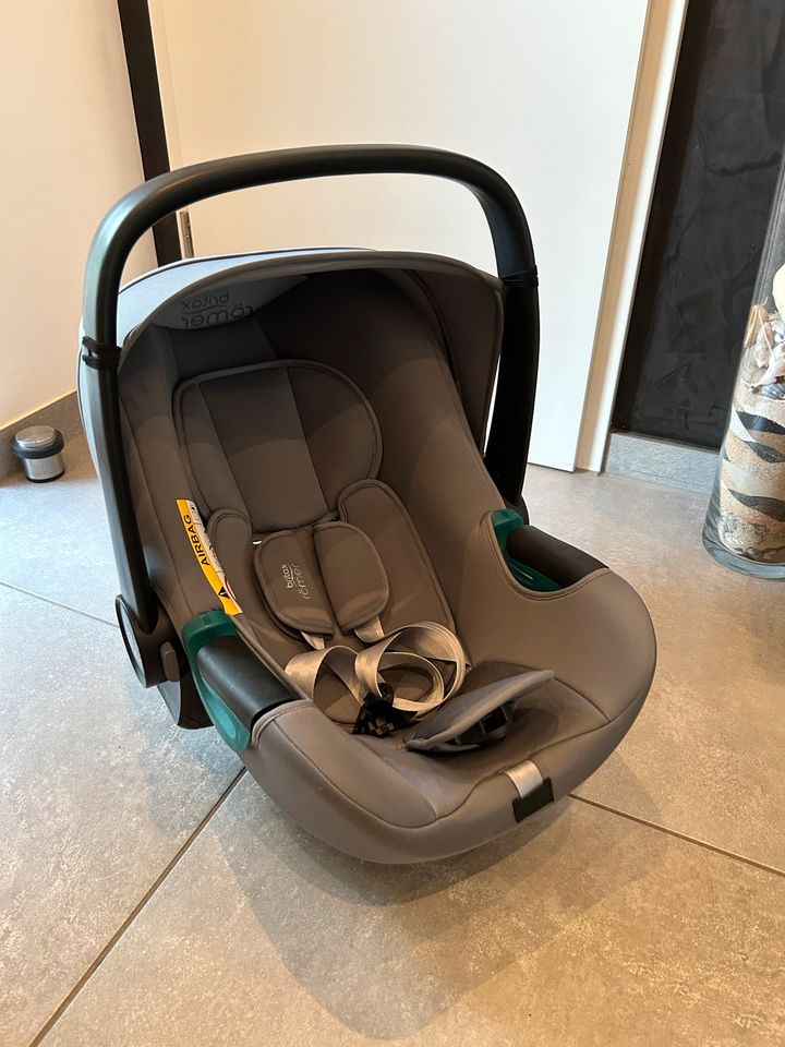 Britax Römer Baby Safe 3 i-Size - Babyschale/ Kindersitz in Plüderhausen