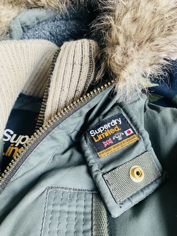 Superdry Limited Winterjacke Parka Olivgrün M neuwertig in Stuttgart