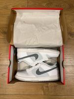 NIKE DUNK LOW GS White Smoke Grey Pure Platinum Gr. 40 NEU OVP Baden-Württemberg - Pforzheim Vorschau