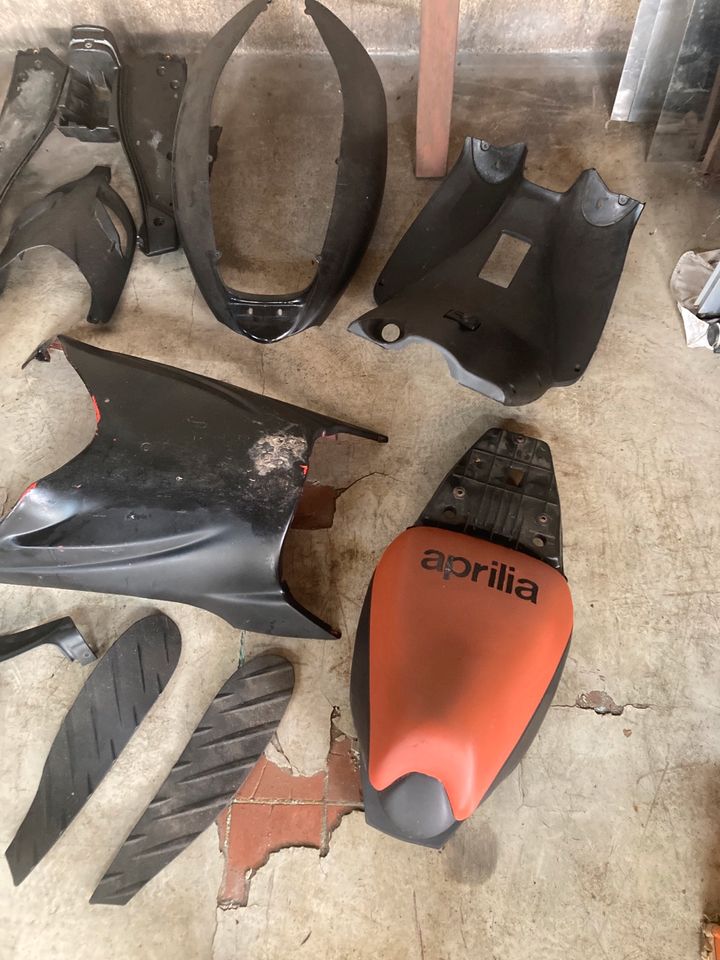 Aprilia Roller SR 50 SR50  teile Verkleidung Ditech Einspritzer in Berlin