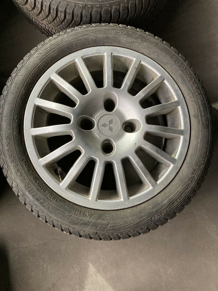 Mitsubishi CZ3 Alufelgen mit Winterreifen Giod Year 195/50R15-82H in Bad Driburg