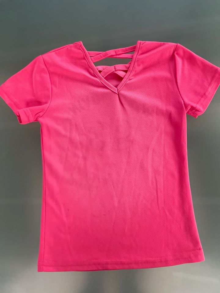 Pinkes Sport T-Shirt f. Mädchen, Gr. 128 in Graben (Lechfeld)