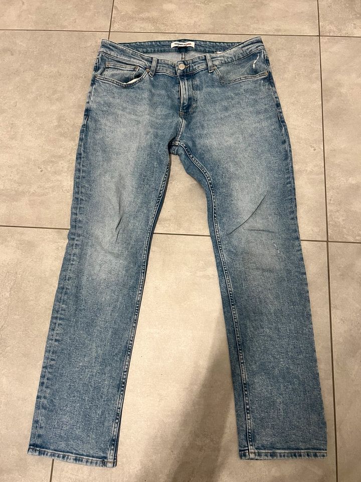 Jeans von Tommy Jeans Gr. 34/32 in Kirchen (Sieg)