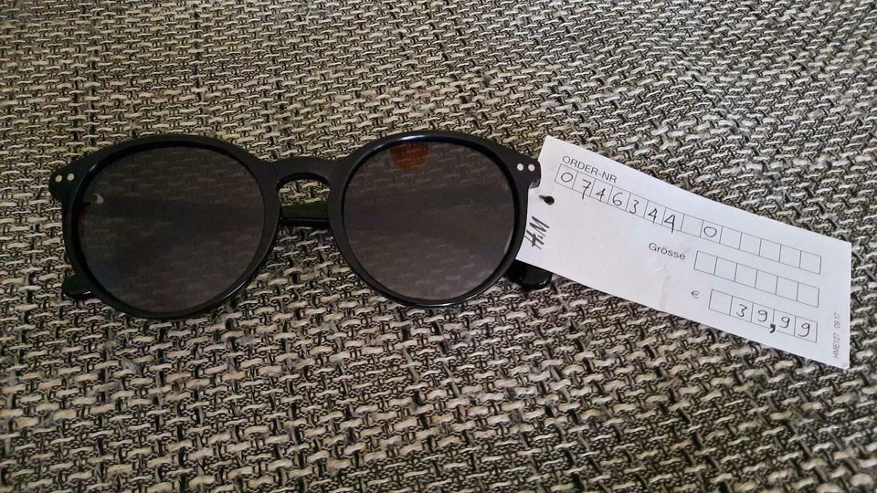 Polarisierende schwarze Sonnenbrille / NEU mit Etikett h&m in Dresden