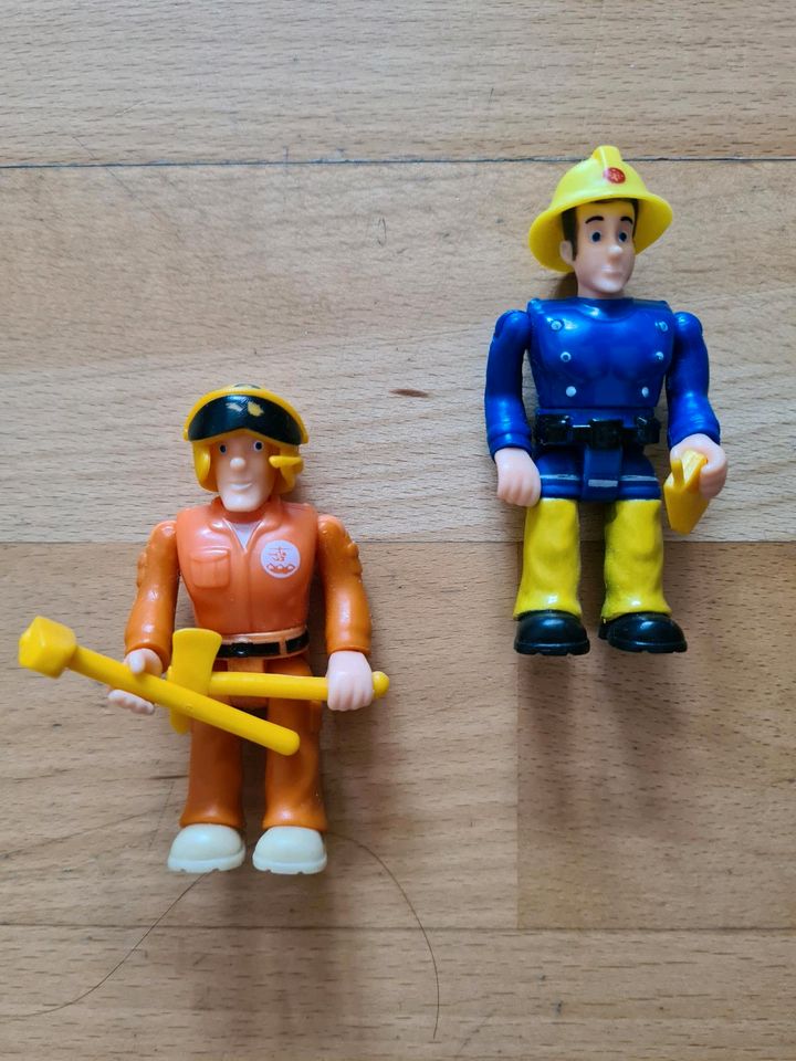 2 kleinere Feuerwehrmann Sam Figuren ca. 4 cm in Pattensen