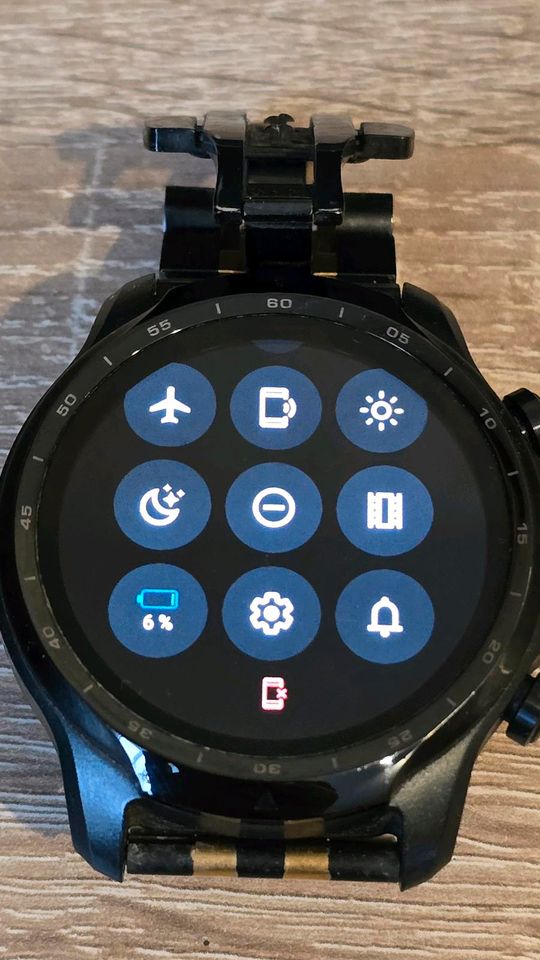 Smartwatch TicWatch Pro 3 GPS mit Zubehör in Ansbach