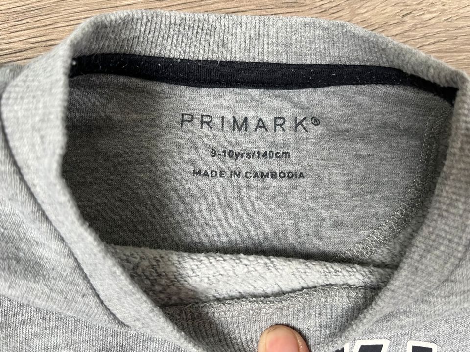 Sehr gut erhaltener Sweatpullover Gr. 140 Primark in Nörvenich