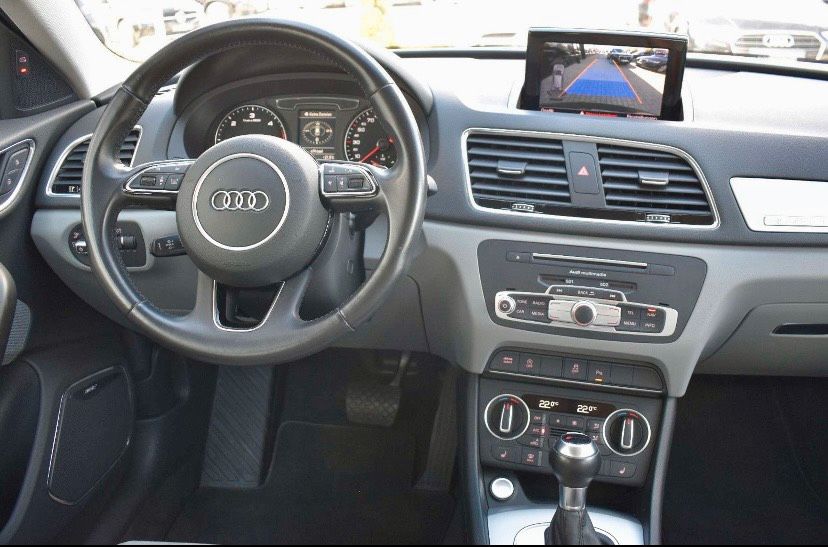 Audi Q3 2.0 TDI diesel automatic bj 04.2015 180PS in Attenkirchen