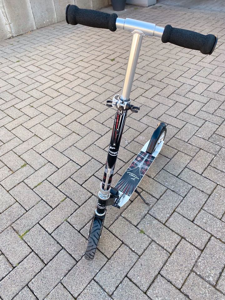 Scooter Tretroller Stuntscooter Hornet Schwarz/rot in Gersheim