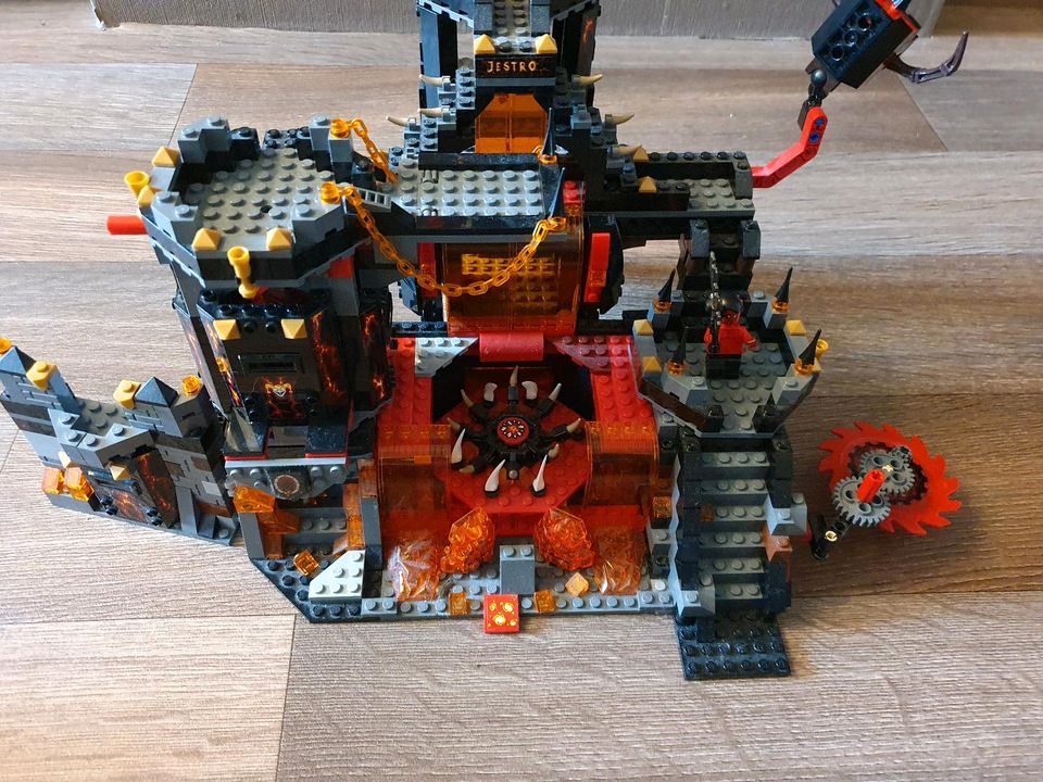 Lego Nexo Knights 70323 Jestros Vulkanfestung + Angriffswagen in Erfurt