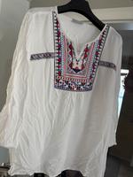 Bluse weiß mit Stickerei Bayern - Aichach Vorschau