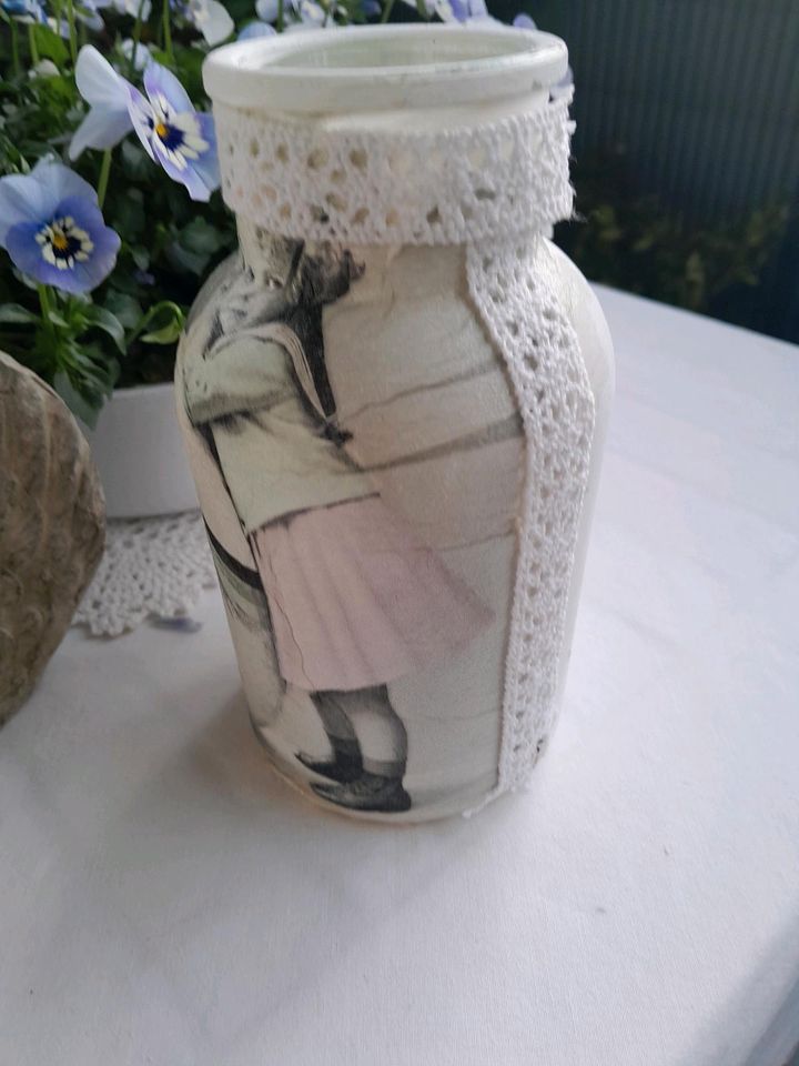 Vase vintage weiß Mädchen Ei 17 cm in Gelsenkirchen