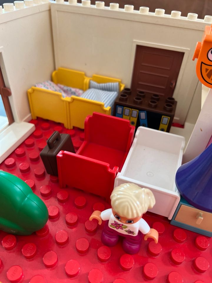 Lego Duplo Haus, Auto, Familie, Spielplatz, Küche, Schlafzimmer, in Darmstadt