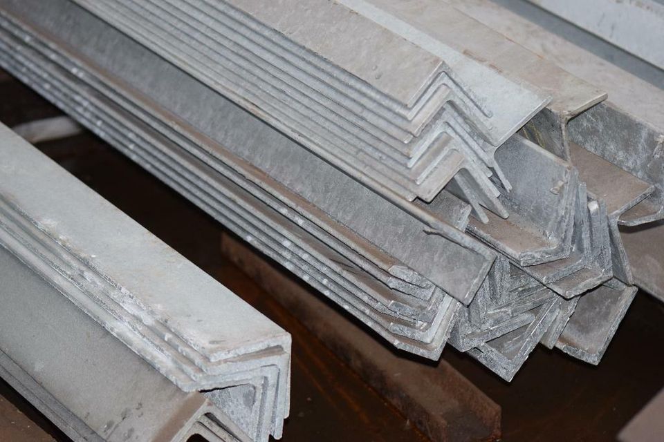 Winkel verzinkt Stahl Eisen Winkelstahl L-Profil Eisenwinkel verz in Düren