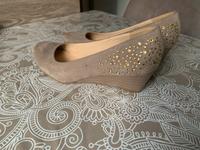 Damen Schuhe Pumps Keilabsatz Graceland rehbraun gold Straß Gr 39 Nordrhein-Westfalen - Bad Laasphe Vorschau