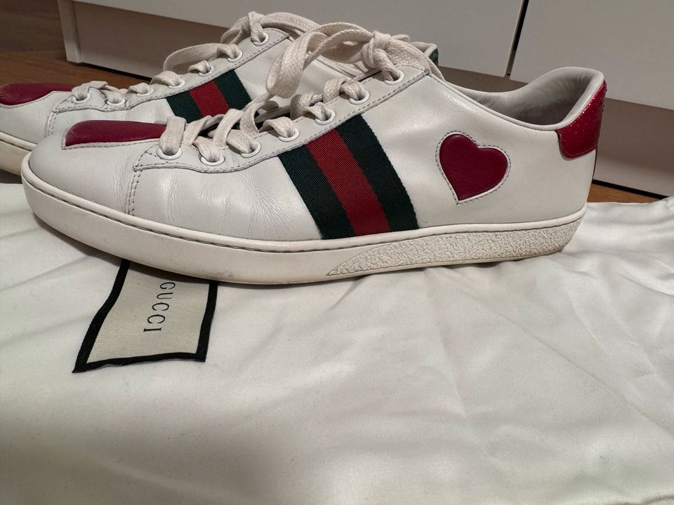 Gucci Ace Sneaker weiß Herz 39 in Velbert