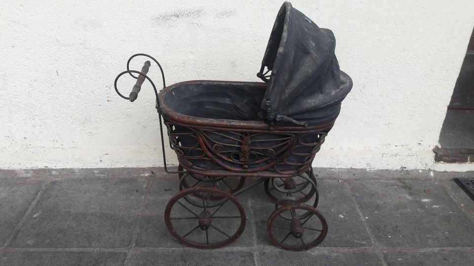 Antiker Puppenwagen Kinderwagen in Jünkerath