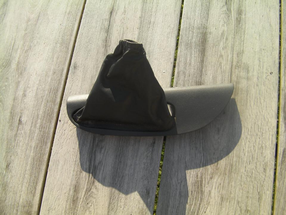 Original Ford Escort 98ABA044L49AA Abdeckung Handbremshebel in Daleiden